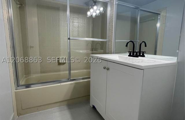 10169 Twin Lakes Dr Gallery 4