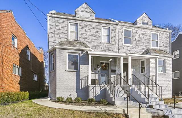 Modern 3BR/2.5BA Row Home with Parking  Private Backyard in SE DC photos photos