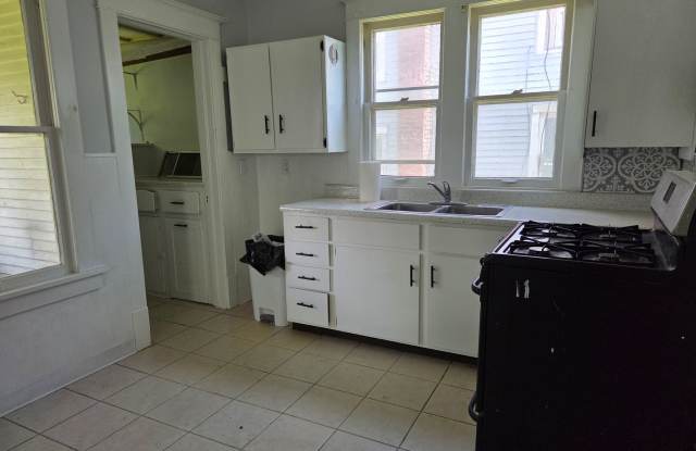 1523 10th Ave - 1523 10th Avenue, East Moline, IL 61244