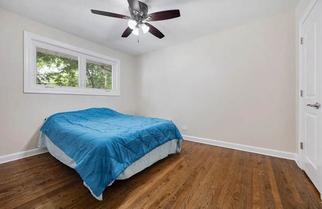 1715 West Thome Avenue Gallery 4