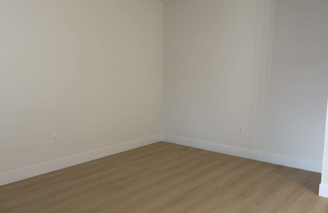 6631 Western Avenue Gallery 4