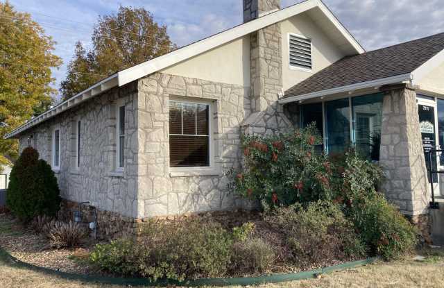 2915 S Main - 2915 South Main Street, Joplin, MO 64804