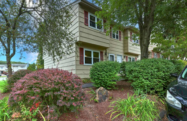 55 Lantern Park Drive - 55 Lantern Park Drive, Naugatuck, CT 06770