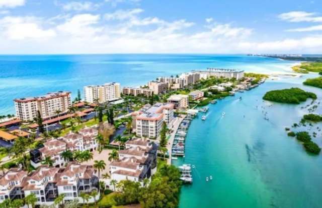 ** STUNNING BEACHFRONT 2/2 PENTHOUSE SEASONAL UNIT ** CASA BONITA GRANDE ** MODERN ** LUXURY ** BONITA SPRINGS ** photos photos