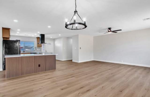 4915 W SHANGRI LA Road Gallery 4