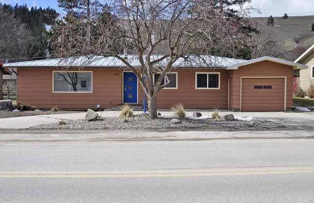 4 Bedroom, 2 Bathroom in the Lower Rattlesnake! photos photos