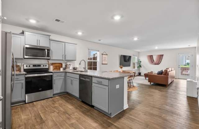 Wonderful Four Bedroom Home. Minutes Away from Ft. Jackson! Gallery 4