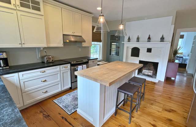 76 N Shore Rd - 76 North Shore Road, Rockingham County, NH 03842