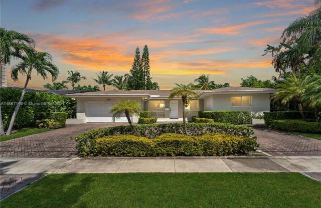 2355 Arch Creek Dr - 2355 Arch Creek Drive, North Miami, FL 33181