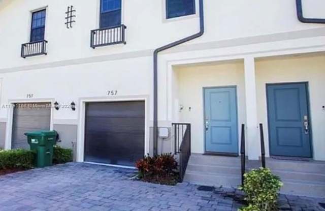 757 SW 11th St photos photos