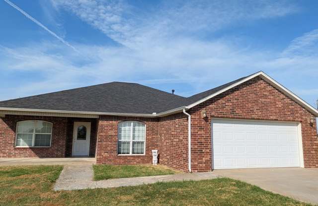 Fully Furnished-All Bills Paid- 3 Bedroom Home- 1 acre Pryor Gallery 1