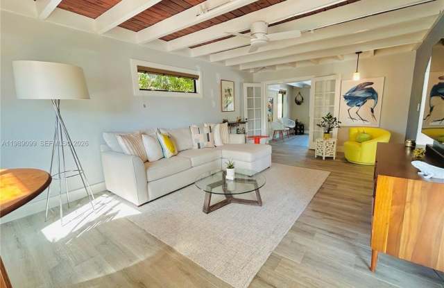 1175 NE 131st St photos photos