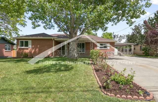 Charming Home with Washer/Dryer and Fenced in Yard photos photos