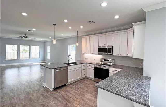2 FAIRLANE Drive Gallery 3