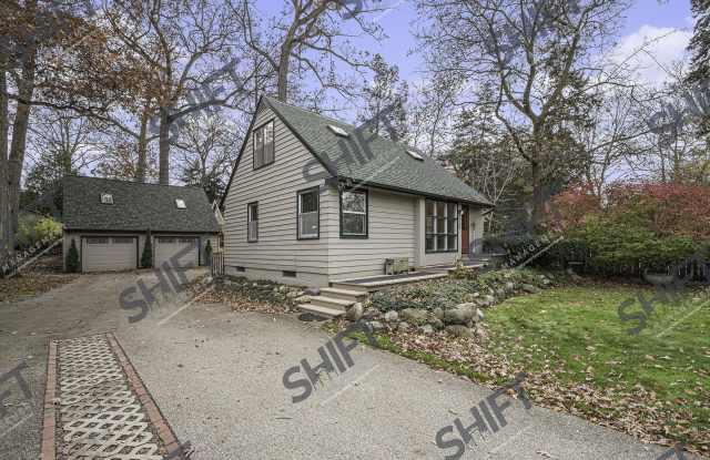 2146 Lansing St SE - 2146 Lansing Street Southeast, East Grand Rapids, MI 49506