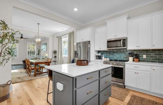 615 E 33rd St - 615 East 33rd Street, Savannah, GA 31401