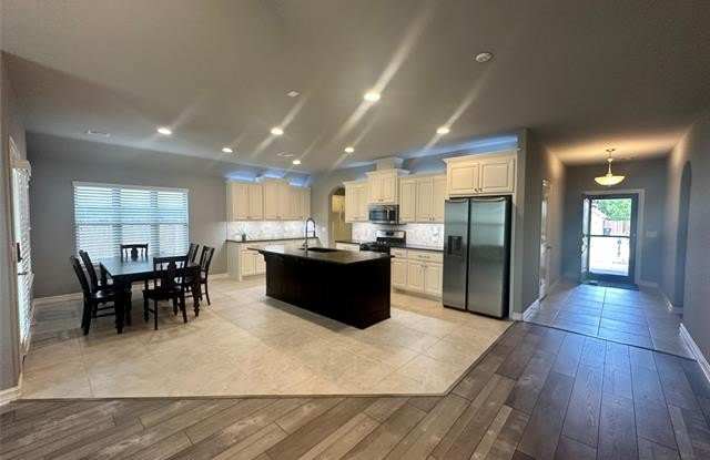 1419 W Boston Place Gallery 4