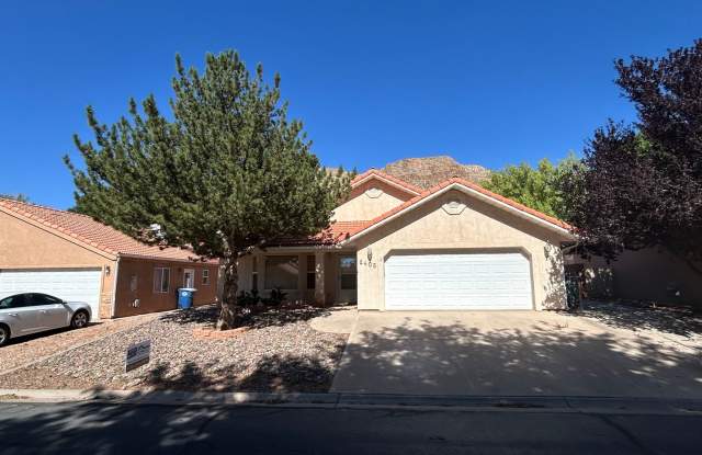 Available October! 4 Bed, 2 Bath, 2 Car Garage For Rent! Gallery 4
