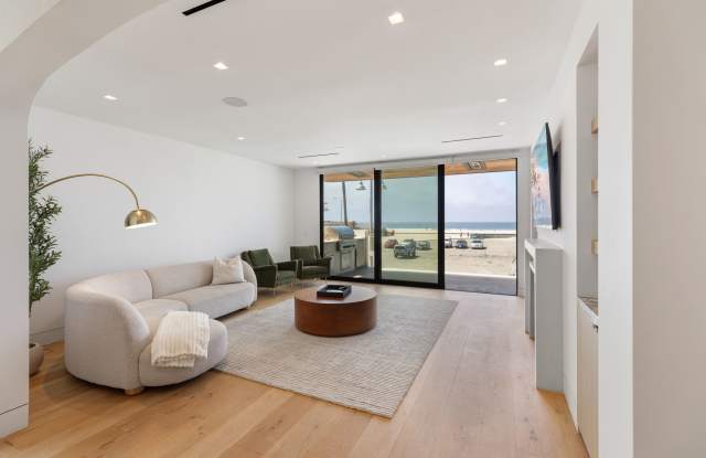 2205 Ocean Front Walk Gallery 4