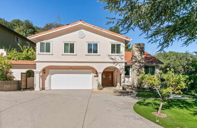 Beautifully Updated Home with Spacious Interiors, Elegant Finishes & Exceptional Outdoor Living! Gallery 4