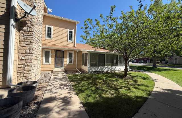 Spacious 2 bed/1 bath townhome in Arvada Gallery 1