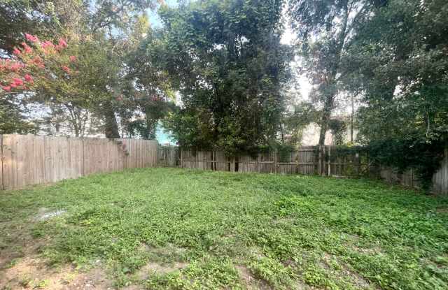 Charming 3-bed, 2-bath in Convenient Location photos photos