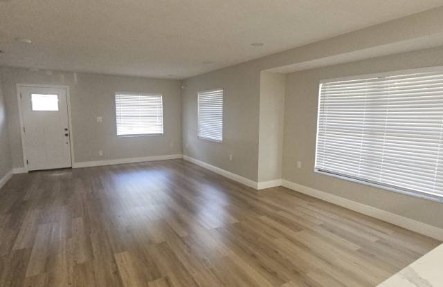 5802 North Suwanee Avenue photos photos