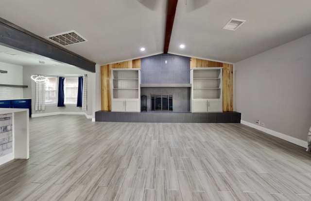 1051 Royal Ln Gallery 2