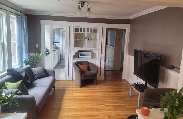 Spacious Brighton 3-Bedroom with Garage Parking photos photos