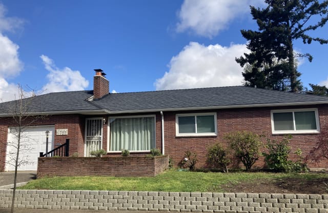 4707 Southeast Long Street - 4707 Southeast Long Street, Portland, OR 97206