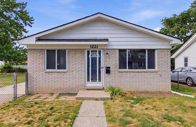 1221 E Granet Avenue photos photos