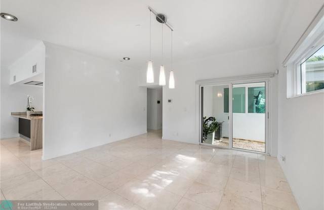 916 SE 5th Ct Gallery 2
