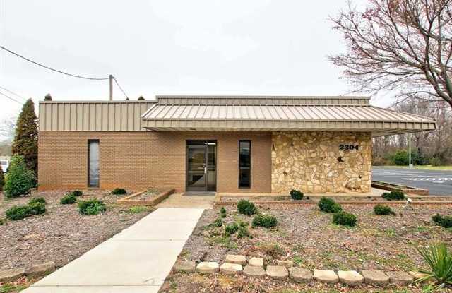 2304 S Main Street Gallery 4