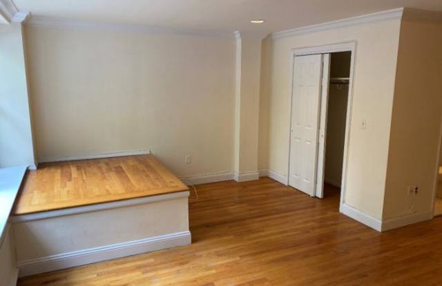 240 East 90th Street Gallery 3