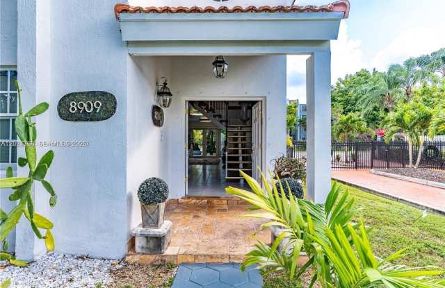 8908 Southwest 108th Circle Gallery 2