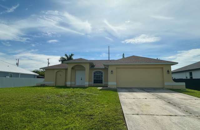 Great Location! 3 Bed, 2 Bath with Screened Lanai & More photos photos