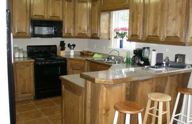 Comfortable 3BR/2BA Home with Privacy Fenced Yard  Covered Porches photos photos