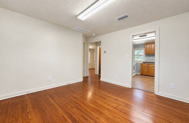 Charming 2-Bedroom Home in Northwest Gainesville Gallery 4