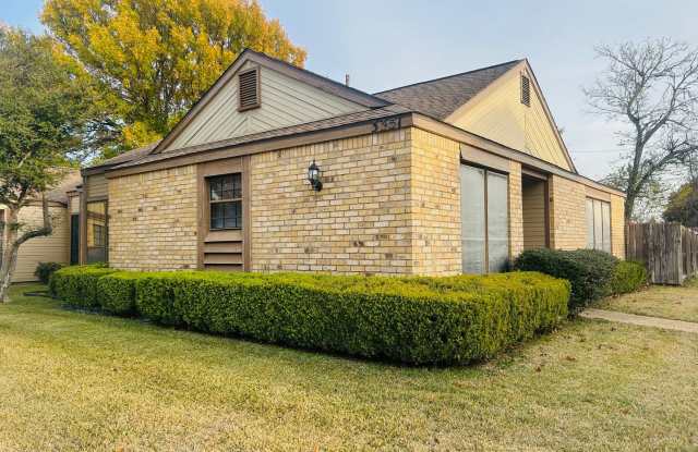 Spacious Townhome - 3351 Chimney Place Drive, Waco, TX 76708
