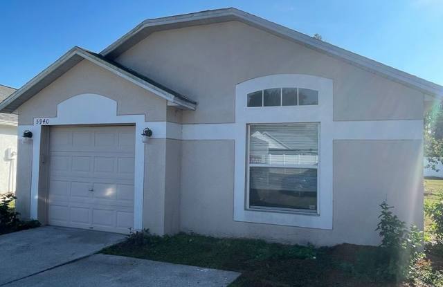 Quiet  Cozy Wesley Chapel Home with Great Yard – $1,850/mo - 5940 Lake Front Drive, Wesley Chapel, FL 33545