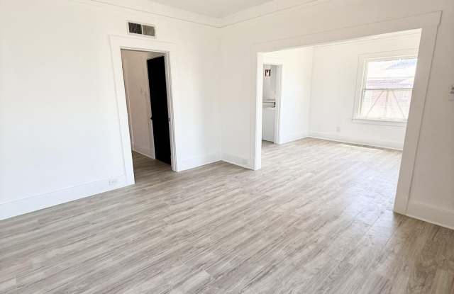 3203 Frankfort Avenue Gallery 3