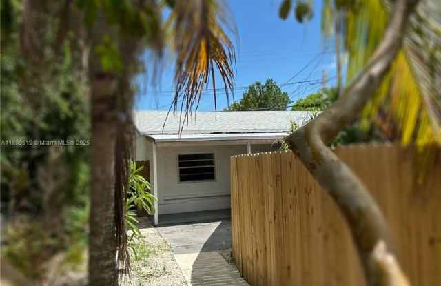 2380 SW 11th St photos photos
