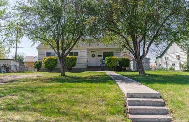 Adorable Three Bedroom Home in Richland! Fully fenced backyard! Gallery 4