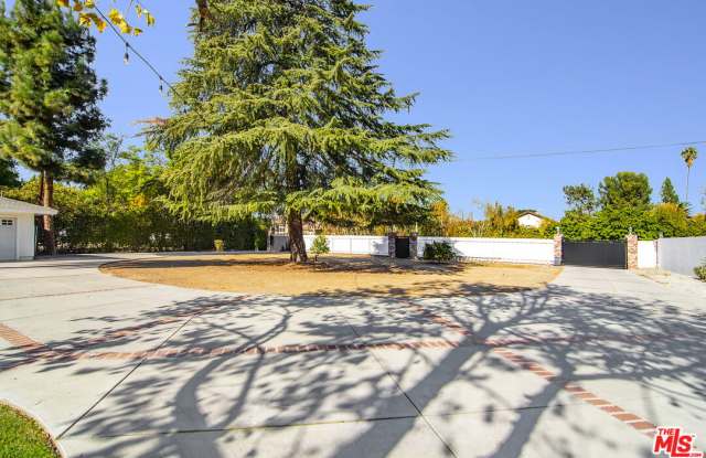 22960 Erwin Street photos photos