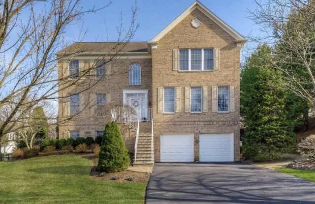 2 Bedford Dr - 2 Bedford Drive, Somerset County, NJ 07920
