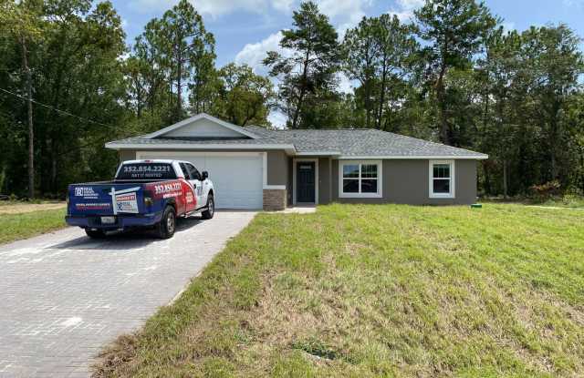 Custom Home - Desirable SE Ocala Neighborhood 3/2/2 **Won't Last** photos photos