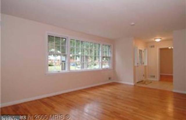 9429 CURRAN ROAD Gallery 3