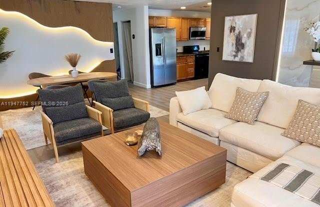 601 NW 10th St photos photos