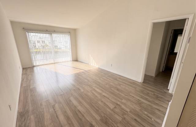 2512 Woodgate Boulevard #204 - 1 Gallery 1