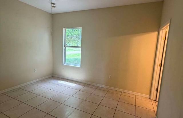 Charming 3/2/2 car garage home in North Port Gallery 4